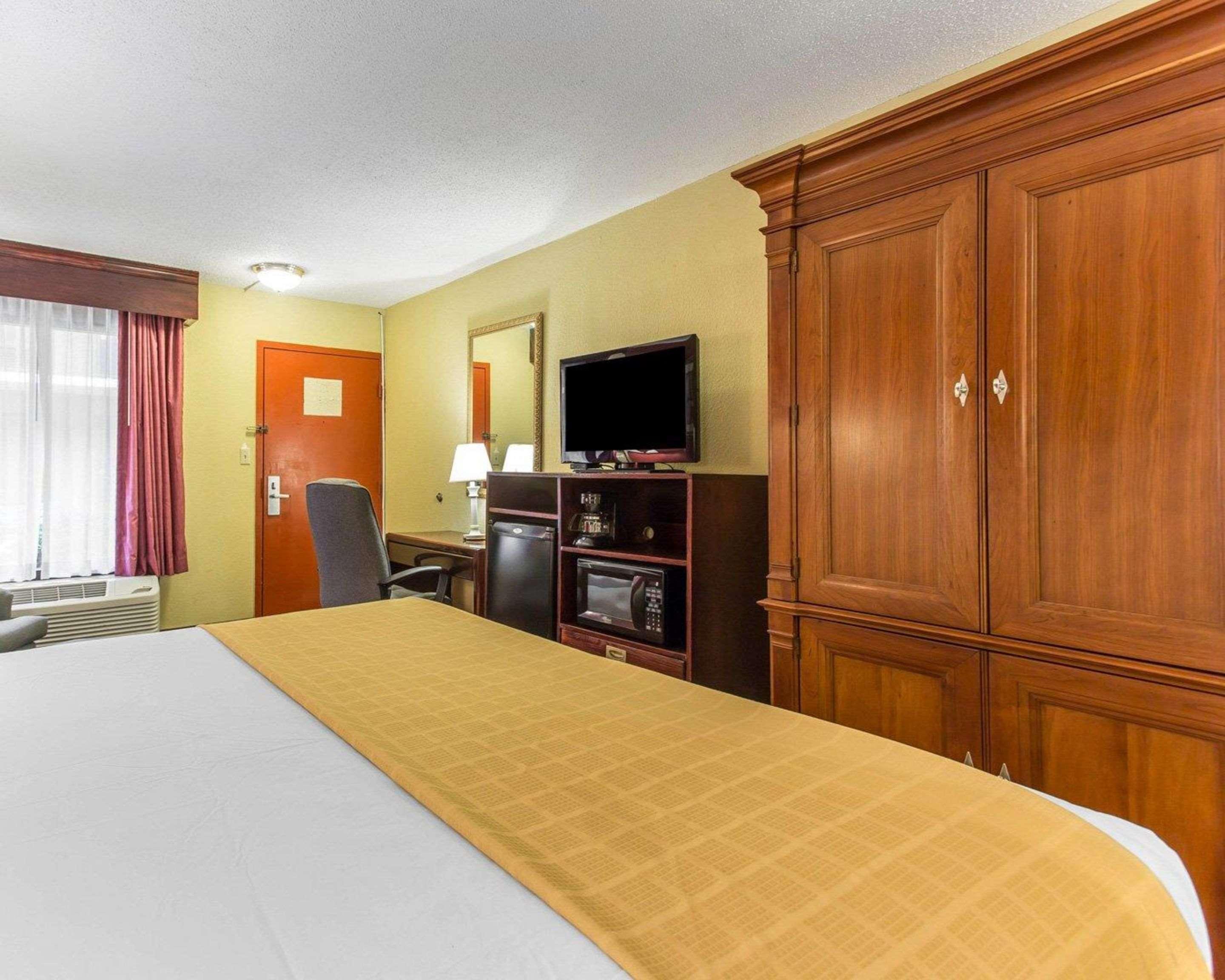 Clarion Pointe Стейтсвилл Экстерьер фото